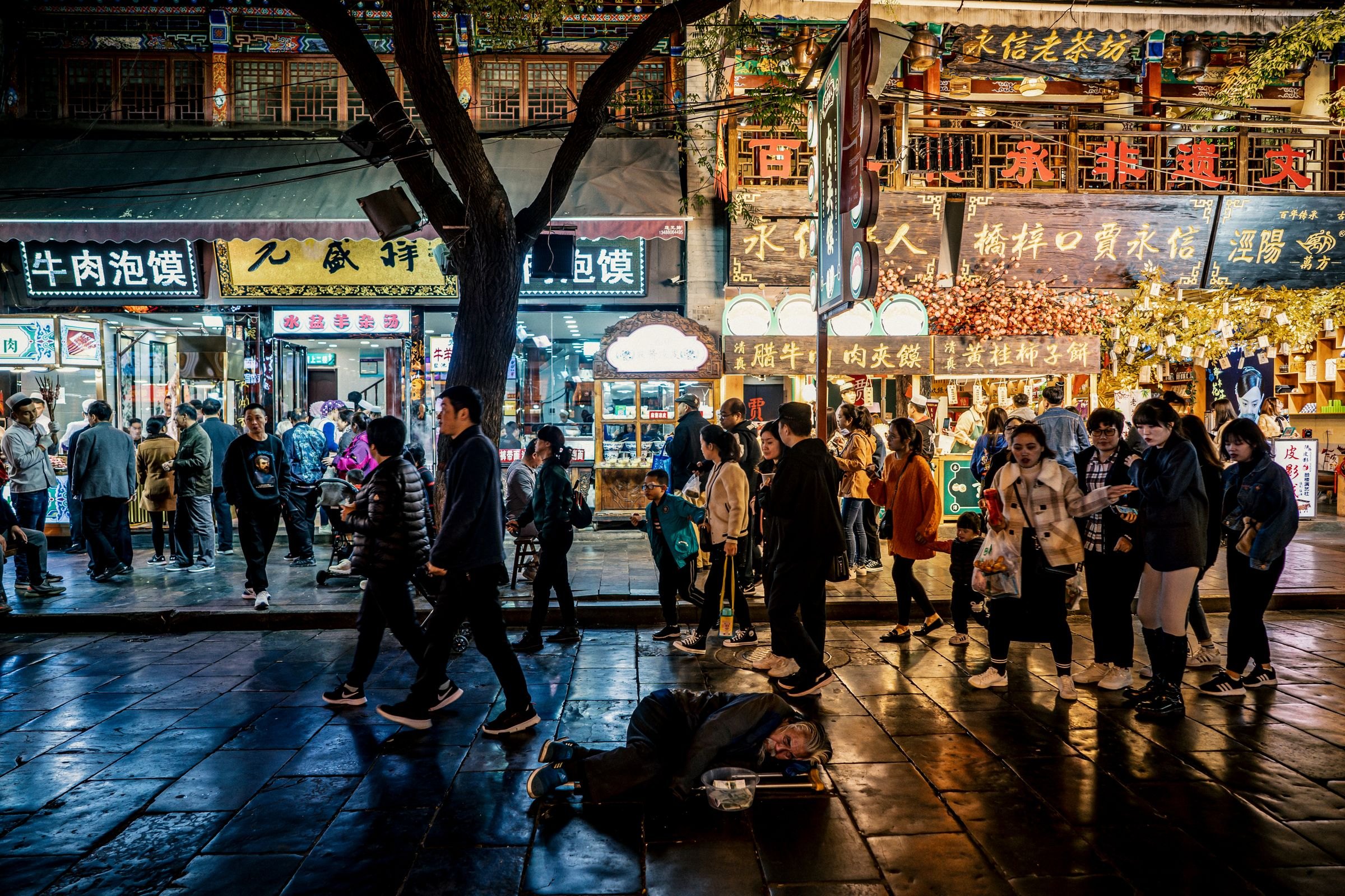 A night street market in Xi'an
